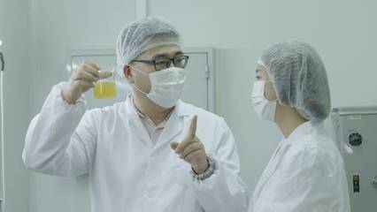 為愛筑夢 大叔傾情打造化妝品工廠，將心中摯愛捧上事業(yè)巔峰